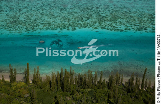 Iles des Pins - © Philip Plisson / Plisson La Trinité / AA32712 - Photo Galleries - Lagoon