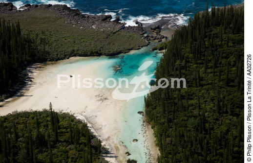 Iles des Pins - © Philip Plisson / Plisson La Trinité / AA32726 - Photo Galleries - Lagoon