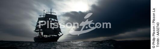The Belem between Groix and Belle-Ile [AT] - © Philip Plisson / Plisson La Trinité / AA32740 - Photo Galleries - The Navy