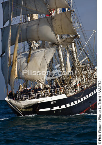 The Belem between Groix and Belle-Ile [AT] - © Philip Plisson / Plisson La Trinité / AA32759 - Photo Galleries - Tall ships