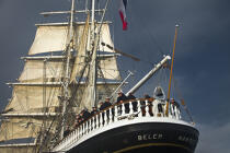 Le Belem entre Groix et Belle-Ile © Philip Plisson / Plisson La Trinité / AA32771 - Nos reportages photos - Trois-mâts barque
