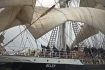 Le Belem entre Groix et Belle-Ile © Philip Plisson / Plisson La Trinité / AA32785 - Nos reportages photos - Grand voilier