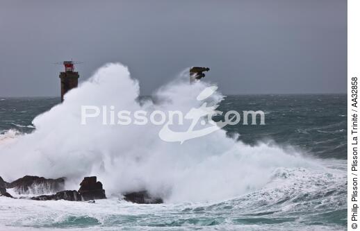 The storm Joachim on the Brittany coast. [AT] - © Philip Plisson / Plisson La Trinité / AA32858 - Photo Galleries - Winters storms on Brittany coasts