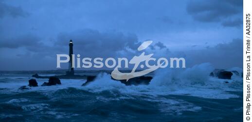 The storm Joachim on the Brittany coast. [AT] - © Philip Plisson / Plisson La Trinité / AA32875 - Photo Galleries - Dawn