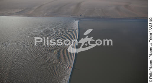 Tidal bore in the Bay of Mont Saint-Michel [AT] - © Philip Plisson / Plisson La Trinité / AA33102 - Photo Galleries - Kayak