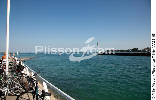 Le Pouliguen - © Philip Plisson / Plisson La Trinité / AA33165 - Photo Galleries - Harbour light