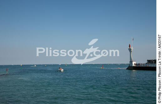 Le Pouliguen - © Philip Plisson / Plisson La Trinité / AA33167 - Nos reportages photos - Feu de port