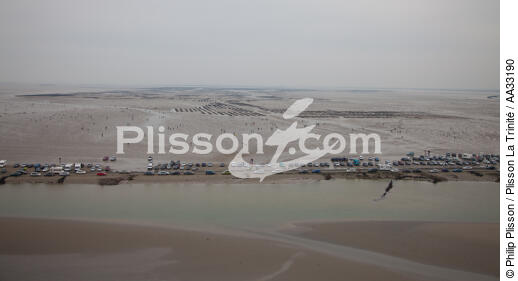 Passage du Gois au grandes marées - © Philip Plisson / Plisson La Trinité / AA33190 - Nos reportages photos - Marée basse