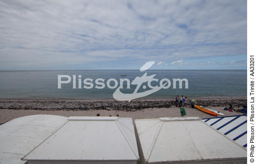 Etretat - © Philip Plisson / Plisson La Trinité / AA33201 - Nos reportages photos - Marée haute