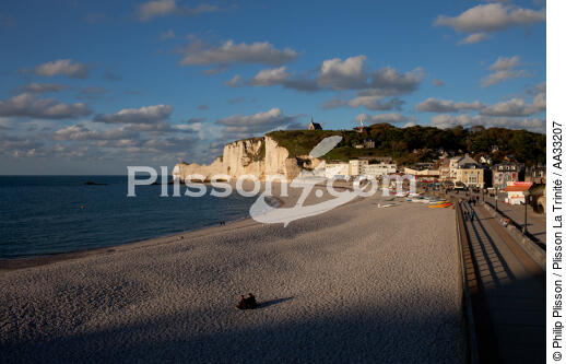 Etretat - © Philip Plisson / Plisson La Trinité / AA33207 - Nos reportages photos - Normandie