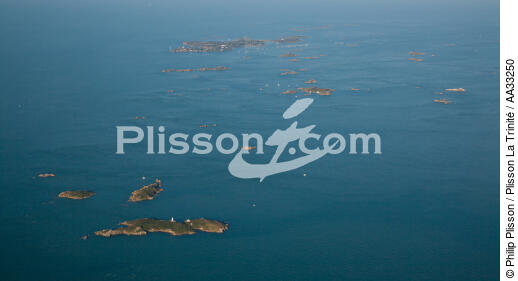 Chausey - © Philip Plisson / Plisson La Trinité / AA33250 - Nos reportages photos - Marée haute
