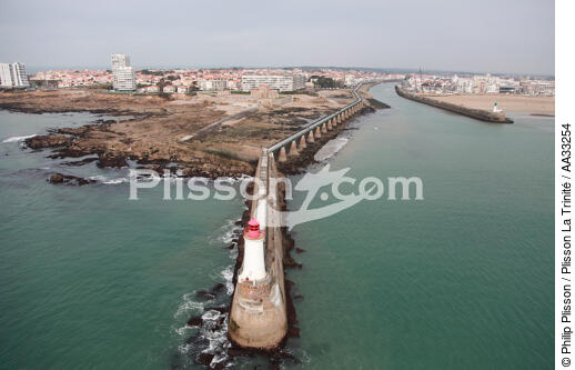 The Sables d'Olonne port - © Philip Plisson / Plisson La Trinité / AA33254 - Photo Galleries - Low tide