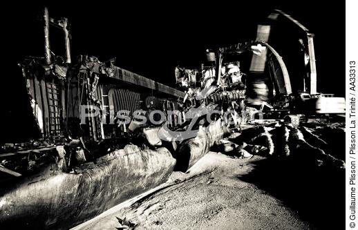 Déconstruction du cargo TK Bremen à Erdeven - © Guillaume Plisson / Plisson La Trinité / AA33313 - Nos reportages photos - Erdeven