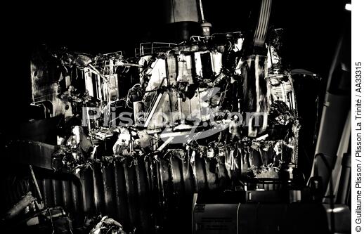 Déconstruction du cargo TK Bremen à Erdeven - © Guillaume Plisson / Plisson La Trinité / AA33315 - Nos reportages photos - L'esthétique du Chaos par Guillaume Plisson