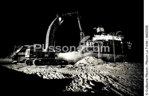 Déconstruction du cargo TK Bremen à Erdeven - © Guillaume Plisson / Plisson La Trinité / AA33326 - Nos reportages photos - Echouage