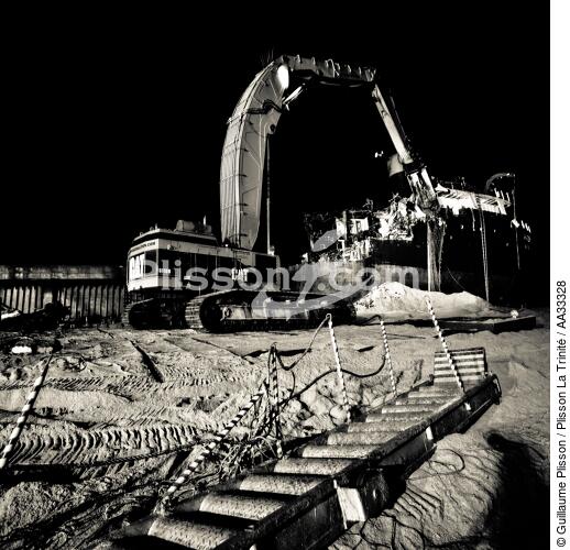 Déconstruction du cargo TK Bremen à Erdeven - © Guillaume Plisson / Plisson La Trinité / AA33328 - Nos reportages photos - Echouage