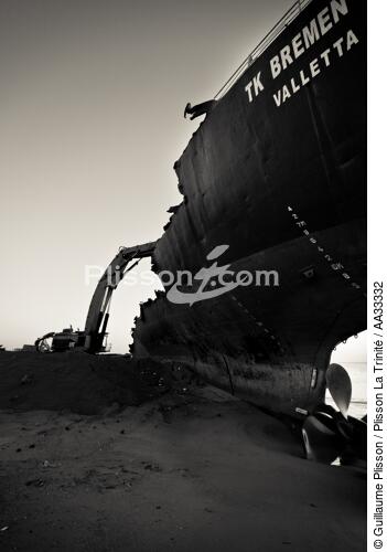 Déconstruction du cargo TK Bremen à Erdeven - © Guillaume Plisson / Plisson La Trinité / AA33332 - Nos reportages photos - Morbihan