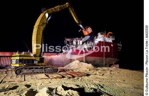 Déconstruction du cargo TK Bremen à Erdeven - © Guillaume Plisson / Plisson La Trinité / AA33339 - Nos reportages photos - Erdeven