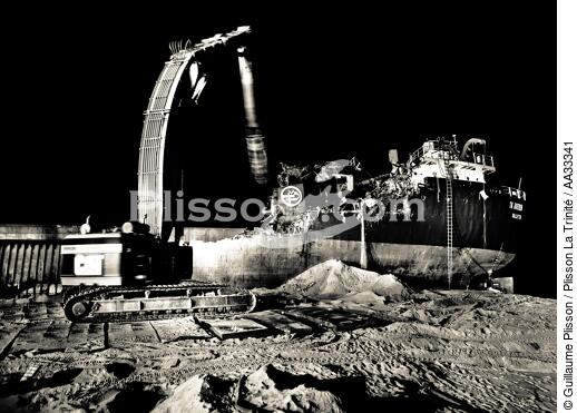 Déconstruction du cargo TK Bremen à Erdeven - © Guillaume Plisson / Plisson La Trinité / AA33341 - Nos reportages photos - Morbihan