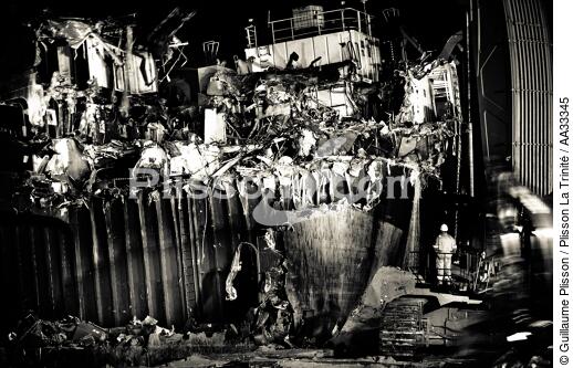 Déconstruction du cargo TK Bremen à Erdeven - © Guillaume Plisson / Plisson La Trinité / AA33345 - Nos reportages photos - Noir et blanc