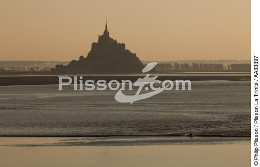 Mont-Saint-Michel bay tidal bore - © Philip Plisson / Plisson La Trinité / AA33397 - Photo Galleries - Nautical sports