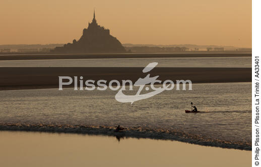 Mont-Saint-Michel bay tidal bore - © Philip Plisson / Plisson La Trinité / AA33401 - Photo Galleries - Town [50]