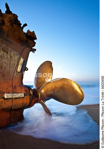 Fin du chantier de déconstruction du cargo TK Bremen sur la plage d'Erdeven - © Guillaume Plisson / Plisson La Trinité / AA33456 - Nos reportages photos - Echouage