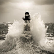 Ar Men lighthouse © Philip Plisson / Plisson La Trinité / AA33508 - Photo Galleries - Black and white