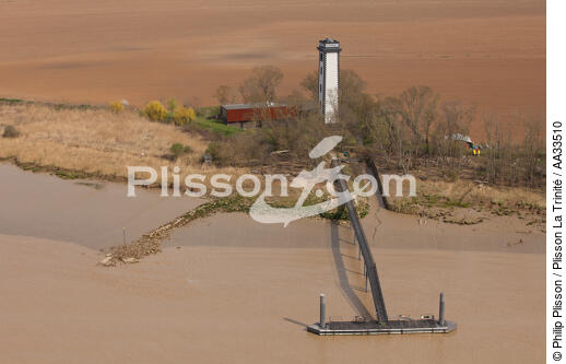 Patiras island lighthouse - © Philip Plisson / Plisson La Trinité / AA33510 - Photo Galleries - Gironde