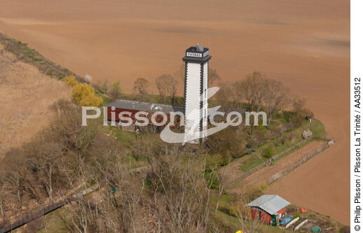 Patiras island lighthouse - © Philip Plisson / Plisson La Trinité / AA33512 - Photo Galleries - Gironde
