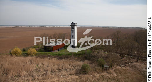 Patiras island lighthouse - © Philip Plisson / Plisson La Trinité / AA33518 - Photo Galleries - Island [33]