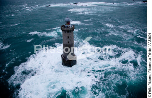 Kéréon lighthouse - © Philip Plisson / Plisson La Trinité / AA33601 - Photo Galleries - Storm at sea