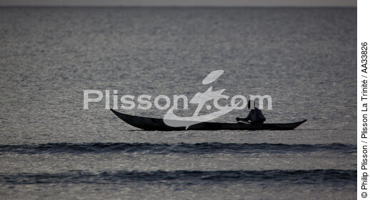 Sainte-Marie island - © Philip Plisson / Plisson La Trinité / AA33826 - Photo Galleries - Fisherman