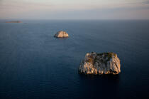 The Mistio archipelago © Philip Plisson / Plisson La Trinité / AA34161 - Photo Galleries - Backlit