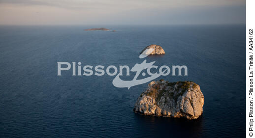 The Mistio archipelago - © Philip Plisson / Plisson La Trinité / AA34162 - Photo Galleries - Backlit