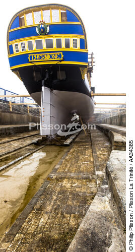 The Hermione - © Philip Plisson / Plisson La Trinité / AA34385 - Photo Galleries - Dry dock
