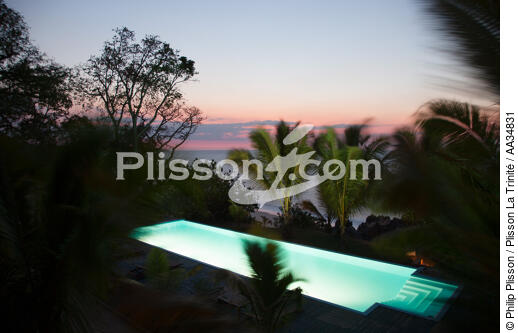 Marovasabe - © Philip Plisson / Plisson La Trinité / AA34831 - Photo Galleries - Swimming pool