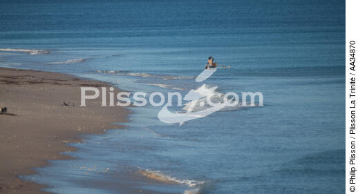 Marovasabe - © Philip Plisson / Plisson La Trinité / AA34870 - Photo Galleries - Rowing boat