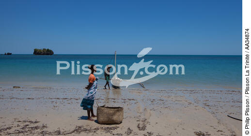 Marovasabe - © Philip Plisson / Plisson La Trinité / AA34874 - Nos reportages photos - Bateau à rames