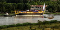 After 15 years of construction, Hermione made her first outing on the Charente before 50,000 spectators. [AT] © Philip Plisson / Plisson La Trinité / AA34920 - Photo Galleries - Town [17]