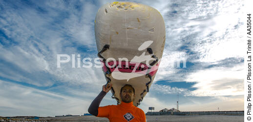 The lifeguards on the beach in Gironde - © Philip Plisson / Plisson La Trinité / AA35044 - Photo Galleries - Lifeboat society