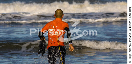 Les nageurs-sauveteurs sur une plage en Gironde - © Philip Plisson / Plisson La Trinité / AA35049 - Nos reportages photos - Personnage