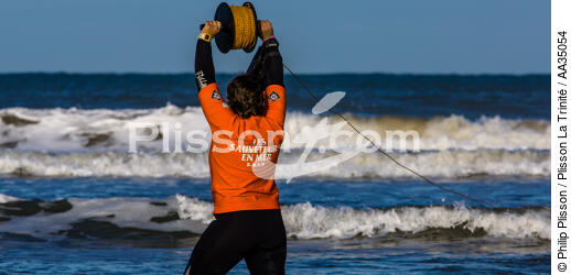 The lifeguards on the beach in Gironde - © Philip Plisson / Plisson La Trinité / AA35054 - Photo Galleries - Lifeboat society
