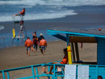 The lifeguards on the beach in Gironde © Philip Plisson / Plisson La Trinité / AA35071 - Photo Galleries - Lifeboat society