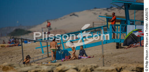 Les nageurs-sauveteurs sur une plage en Gironde - © Philip Plisson / Plisson La Trinité / AA35075 - Nos reportages photos - Les nageurs-sauveteurs des côtes françaises