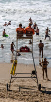 The lifeguards on the beach in Gironde © Philip Plisson / Plisson La Trinité / AA35088 - Photo Galleries - Les nageurs-sauveteurs des côtes françaises