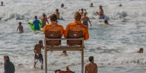 The lifeguards on the beach in Gironde © Philip Plisson / Plisson La Trinité / AA35089 - Photo Galleries - Les nageurs-sauveteurs des côtes françaises