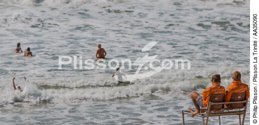 Les nageurs-sauveteurs sur une plage en Gironde - © Philip Plisson / Plisson La Trinité / AA35090 - Nos reportages photos - Métier