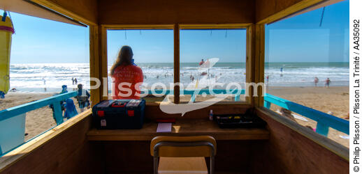 The lifeguards on the beach in Gironde - © Philip Plisson / Plisson La Trinité / AA35092 - Photo Galleries - Sea rescuer
