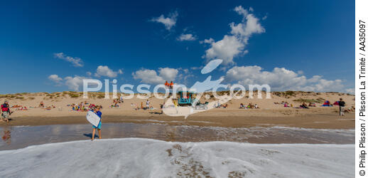 The lifeguards on the beach in Gironde - © Philip Plisson / Plisson La Trinité / AA35097 - Photo Galleries - Les nageurs-sauveteurs des côtes françaises
